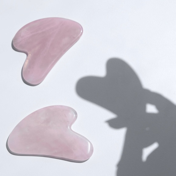 Glowiest Rose Quartz Gua Sha Massage Tool & Eye Mask Gift Set - Picture 3 of 9